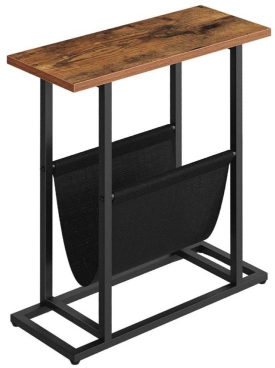Bruin-zwarte bijzettafel met houten blad en zwarte stoffen tijdschriftenhouder, op een witte achtergrond.