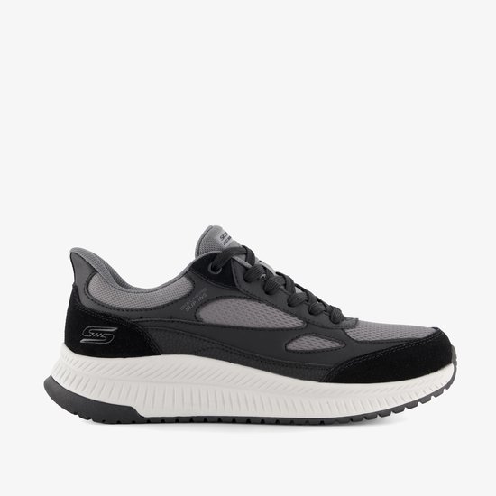 Zijaanzicht van een zwarte Bobs Squad 4 sneaker met grijs mesh en witte zool.