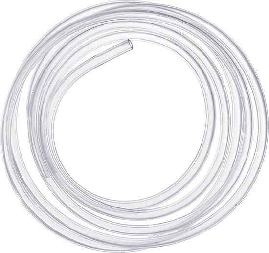 Transparante PVC-slang, opgerold in een cirkel.