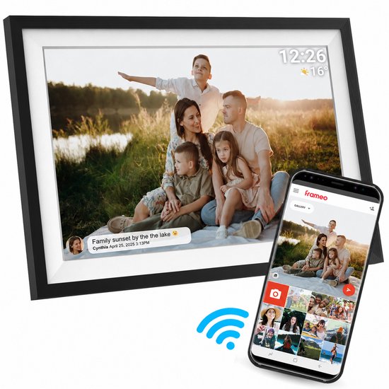 Digitale fotolijst met een gezin op een foto, naast een smartphone met foto's.
