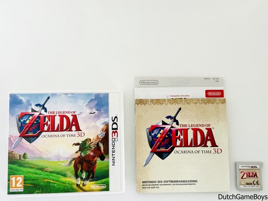 Verpakking van The Legend of Zelda: Ocarina of Time 3D, met gamehoes, handleiding en een extra spel.