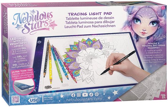 Verpakking van de Nebulous Stars Lightpad met een meisje met paars haar en een bloemtekening.