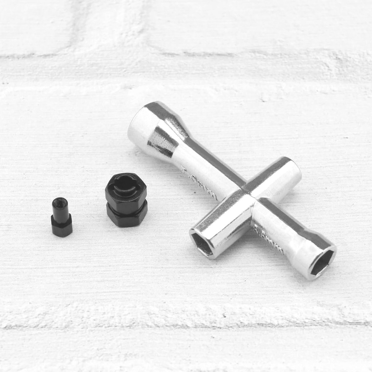4 stks Zwart Messing Extended 7mm Hex Wielnaven 8mm Dikke Wiel Spacers Compatibel met SCX 24 1/24 RC Auto met Kruissleutel