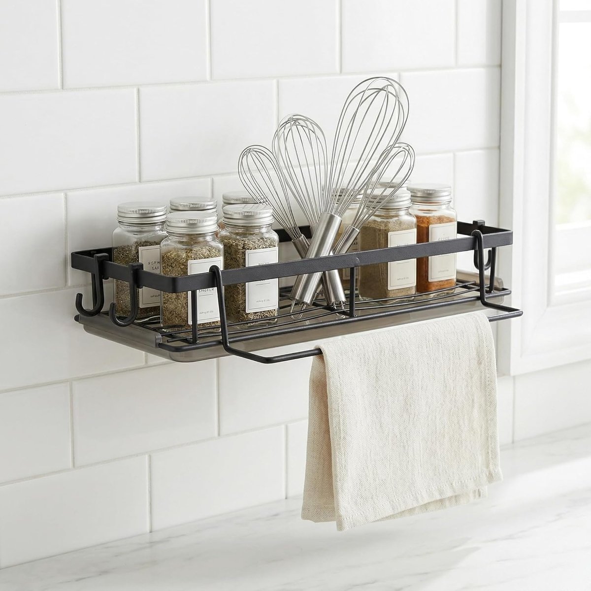 Sponshouder voor gootsteen met uitneembaar dienblad, handdoekhouder en 4 haken, organizer voor wastafel van koolstofstaal, organizer voor de keuken, wandmontage, gootsteencaddy voor sponzen