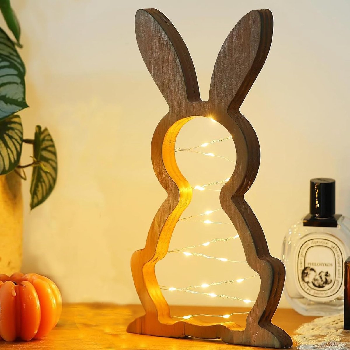 Paashaas van hout, moderne paasdecoratie van hout, decoratieve houten paashaas om neer te zetten met lichtslingers, paasverlichting (Klein)