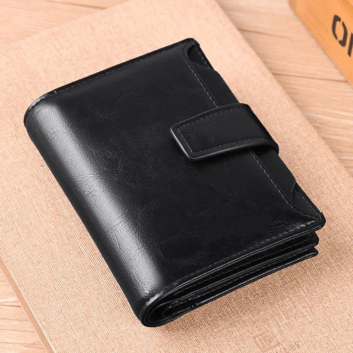 Casalora – Heren Portemonnee van Echt Leer – Compacte Leren Wallet met Drukknop – RFID Bescherming – Zwart – Portemonnee Heren – Cadeau voor Mannen