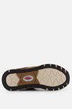 Onderkant van een bruine Gabor Rollingsoft sneaker. De zool heeft een geometrisch patroon.