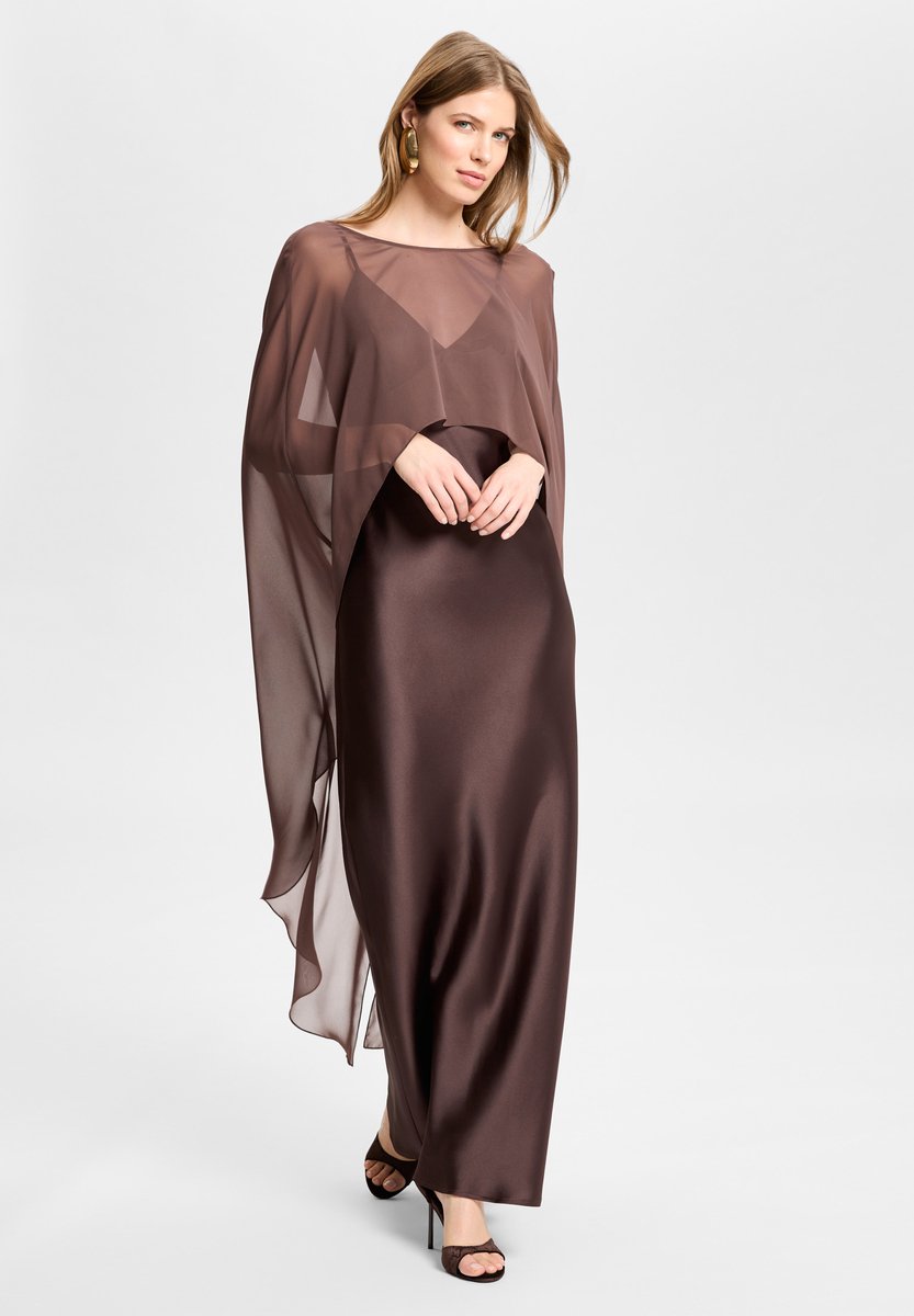 SWING – Avondjurk – Satijn – Afneembare Chiffon Cape – Bruin – Maat 38