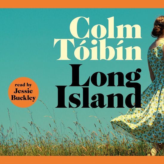 Boek 'Long Island' van Colm Tóibín, gelezen door Jessie Buckley. Een vrouw in een gele jurk met citroenenprint staat in een veld.