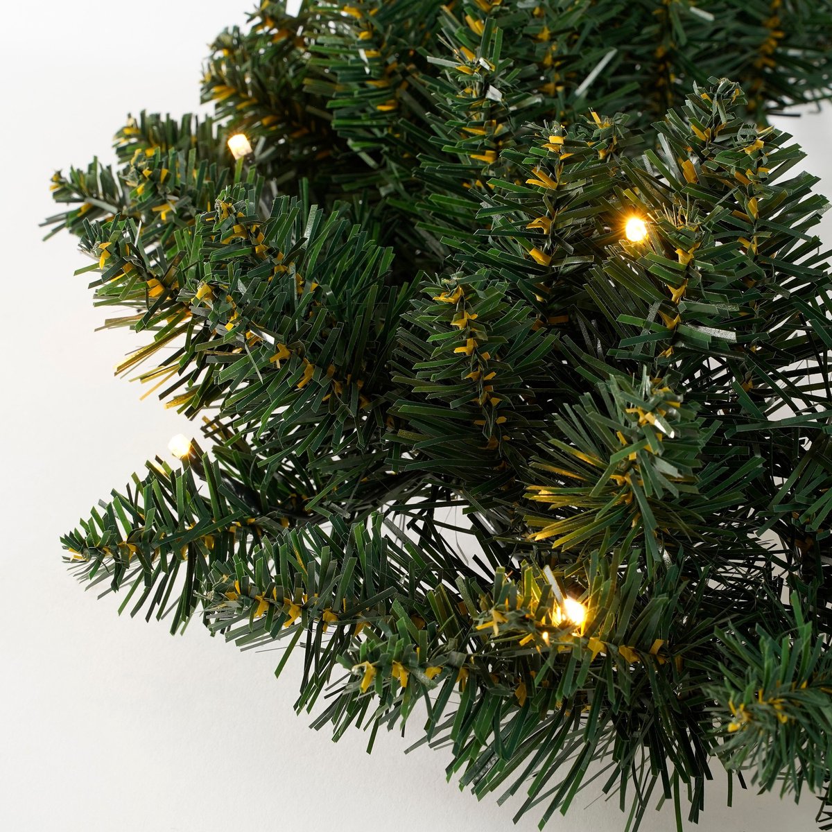 Black Box Trees Kerstkrans Hart met LED Verlichting en Zachte Naaldjes - Kerstversiering voor Kerst - Warme Gloed - Deurkrans voor Binnen en Buiten - Ø60 cm - Groen – foto 2