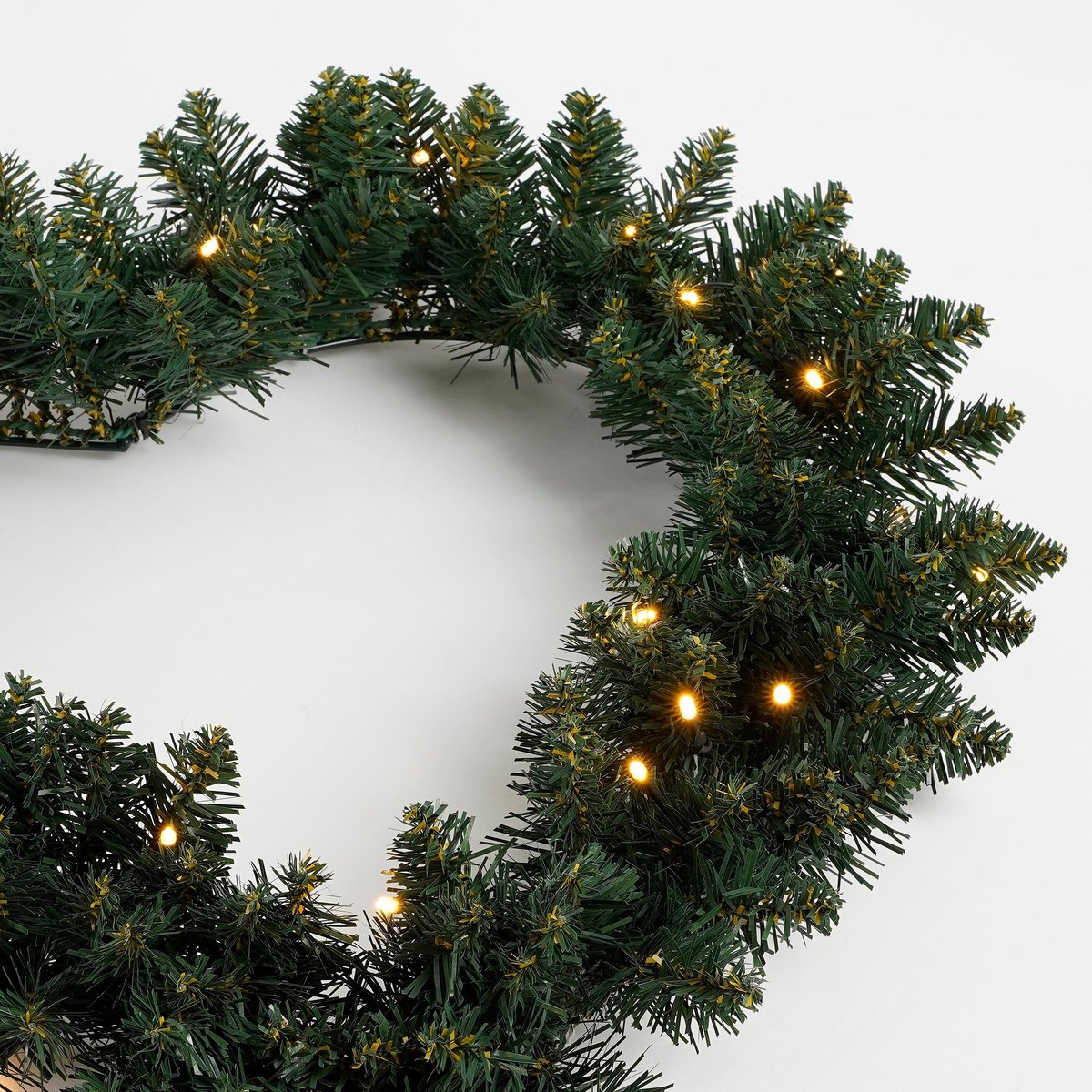 Black Box Trees Kerstkrans Hart met LED Verlichting en Zachte Naaldjes - Kerstversiering voor Kerst - Warme Gloed - Deurkrans voor Binnen en Buiten - Ø60 cm - Groen – foto 3