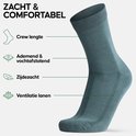 Donkerblauwe sok. Crew lengte, ademend, vochtafvoerend, zijdezacht en met ventilatiebanen.