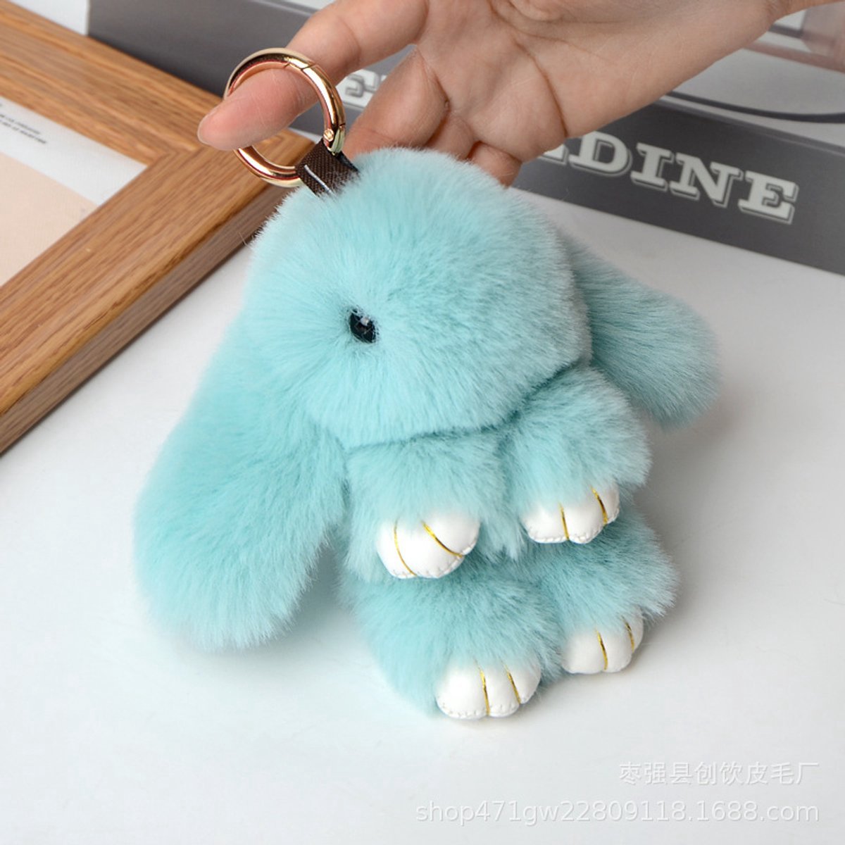 Casalora Sleutelhanger - Schattige Konijn Sleutelhanger 15 cm - Fluffy - Pluche Konijn Knuffel Sleutelhanger voor Tas of Sleutelbos – Kawaii Konijntje Tasdecoratie Cadeau voor Meisjes - Waterblauw