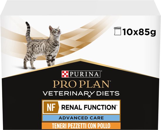 Purina Pro Plan Veterinary Diets NF Renal Function, 10x85g zakjes, met kip. Grijze cyperse kat staand.
