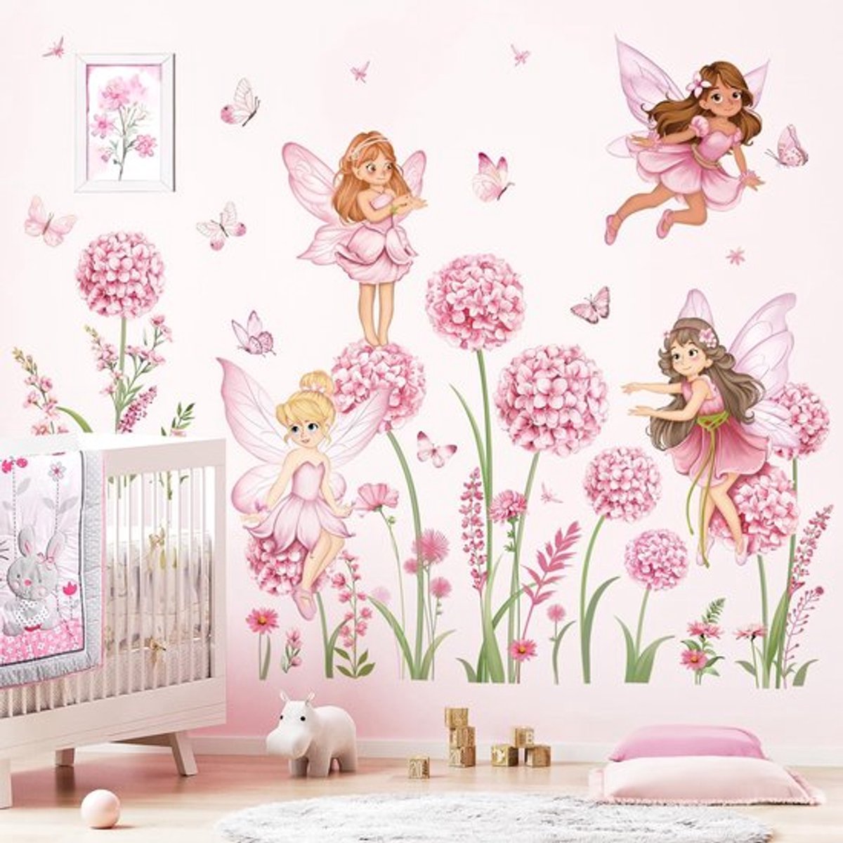 Decoratieve muurstickers met bloemen en feeëren