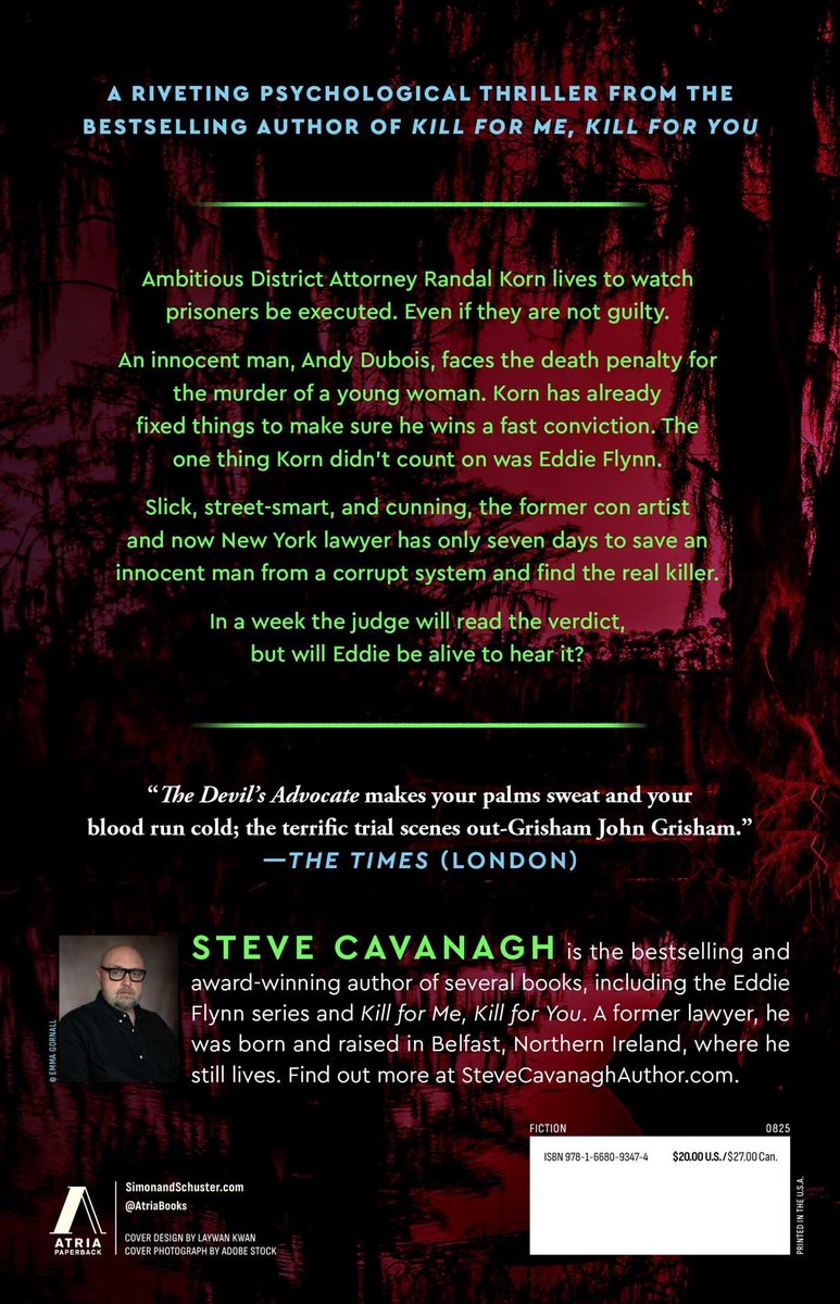 Boekcover van "The Devil's Advocate" met de titel en de naam van de auteur Steve Cavanagh. Achtergrond van een rafelig rechtbankdocument.