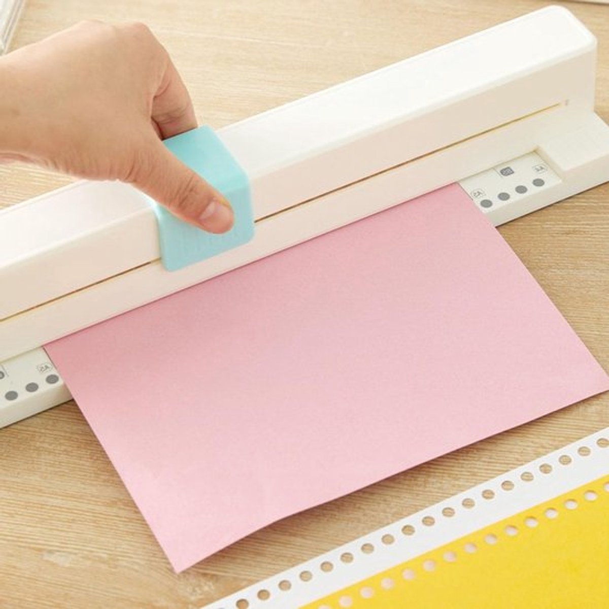 Handmatige Ponsmachine met 30 Gaten voor A4, B5, A5, B6, B7 en Notitieboeken - Draagbaar en Ideaal voor Planners en Paper Binders