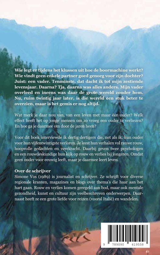 Achterkant van boek 'Geen vader leeft voor eeuwig'. Beschrijft Simone Vos, journalist, die schrijft over regionale kranten en blogs. Een vos staat op een heuvel.