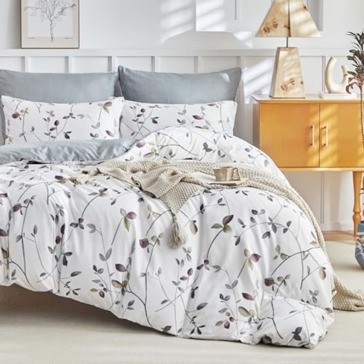 Nazik Living Dekbedovertrek 240x220 met Takken en Bladeren Patroon - Microvezel - 3-delig (1 Dekbedovertrek + 2 Kussenslopen) - Wit/Grijs