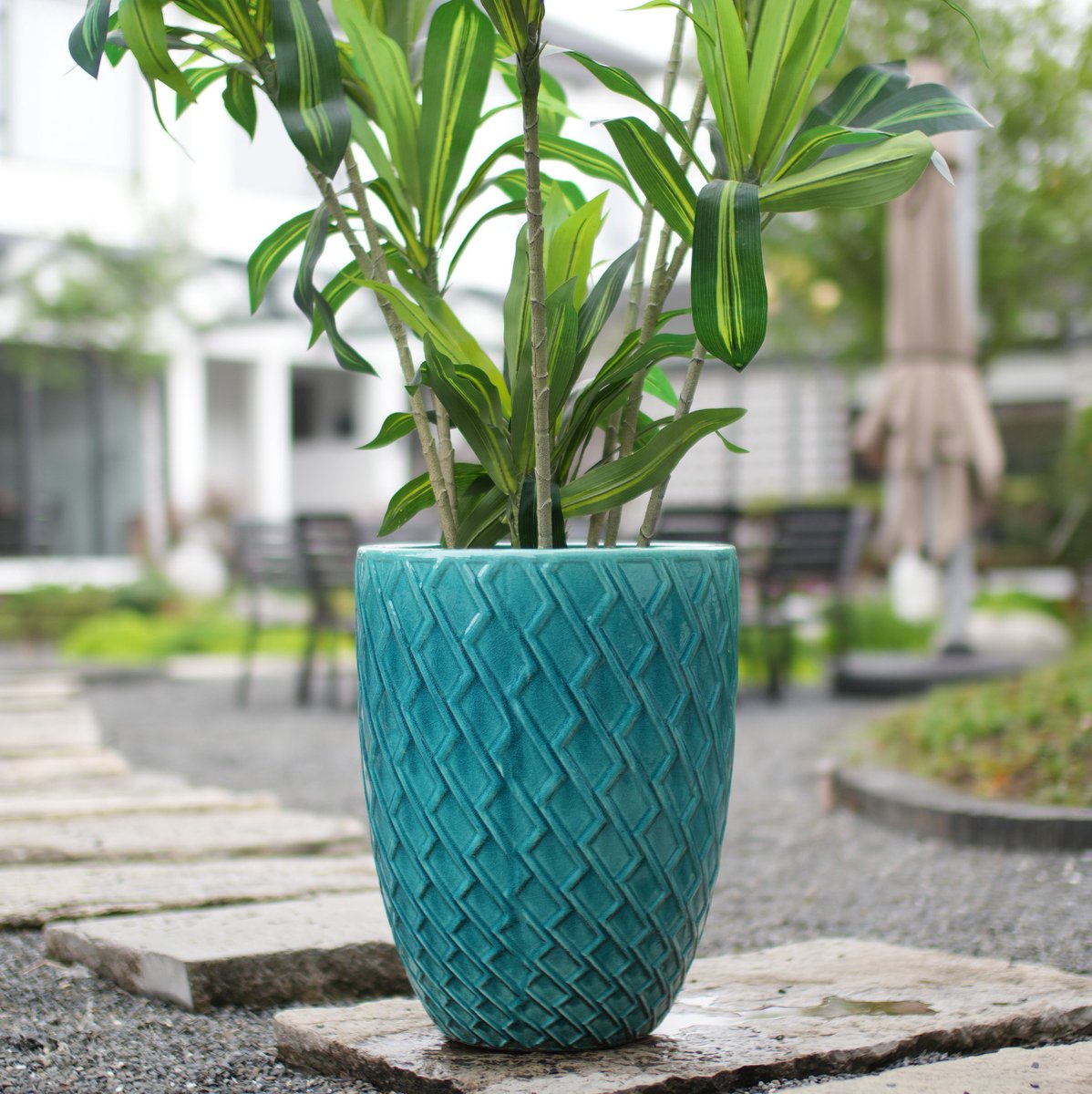 FloraGrace Bloempot Handgemaakt Rond 42 Cm Hoog 54 Cm Keramiek Cyan Glans Met Ruitreliëf Voor Binnen En Buiten Vorstbestendig