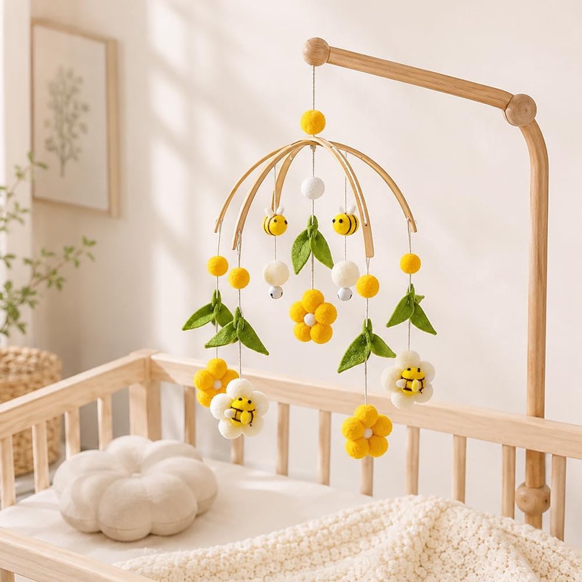 Mobiel voor cododobed - vilten ballen en bloemen - decoratie voor kinderkamer - stimuleert zintuiglijke ontwikkeling - ShopVlot