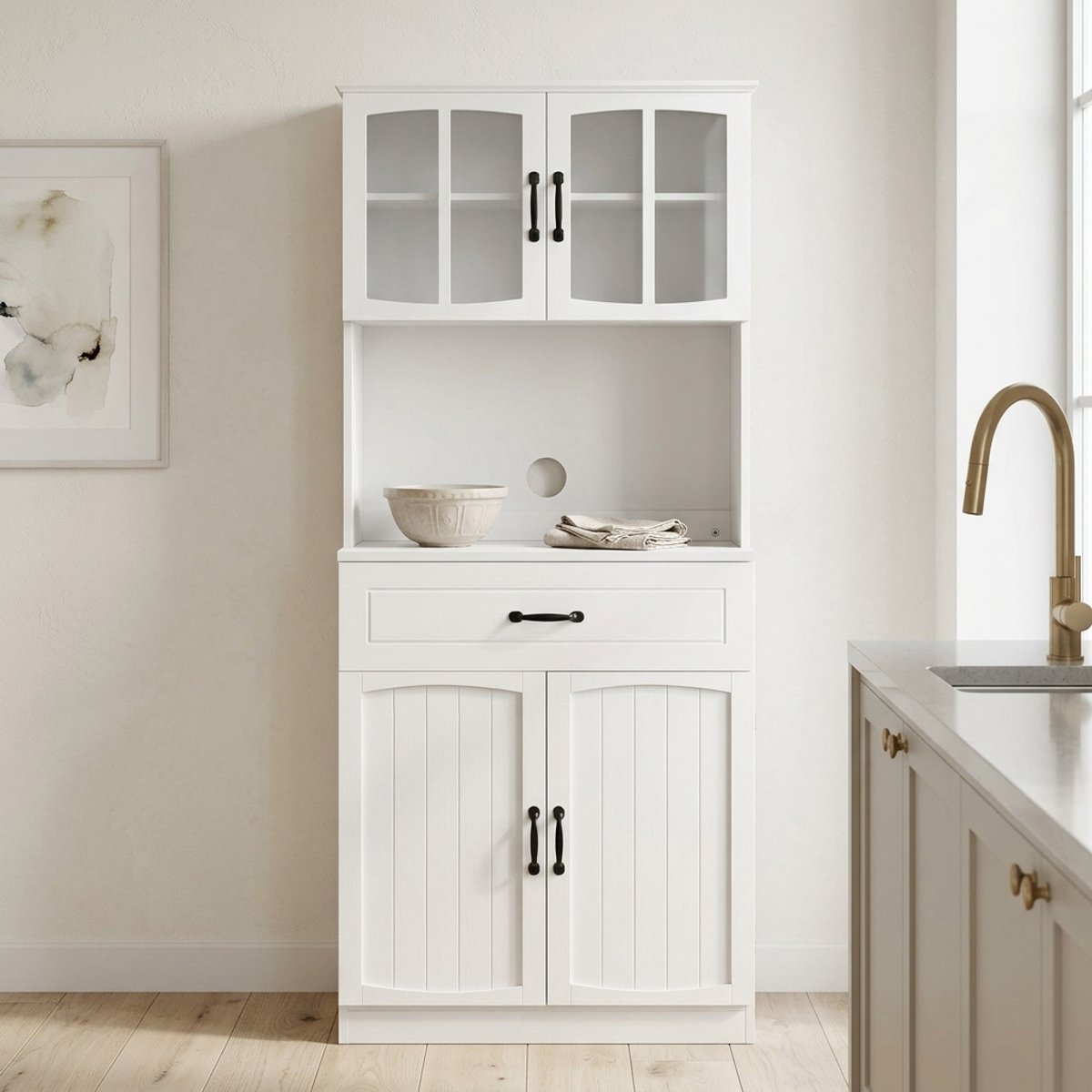 Multifunctionele Keukenkast met Magnetronkast, Voorraadkast, Vitrinekast met Lade, Verstelbare Planken en Kabeldoorvoer - Wit - Novihomestore