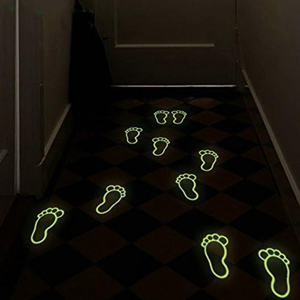 SnelShoppen - 4 Stuks Verlichte Voetafdruk Stickers voor de Vloer - Fluorescent Groen - PVC - Decoratie voor Kinderkamers - Richtingaanwijzers - 13x8