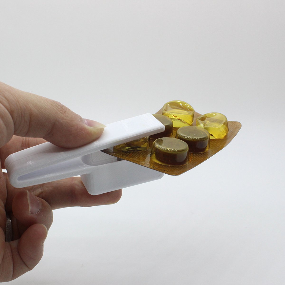 Pil Uitknijper Uit ABS Plastic - Handig Hulpmiddel Voor Ouderen, Moeilijke Blisterverpakkingen-Compact Pil Dispenser Clip, Wit Voor Thuis en Reizen