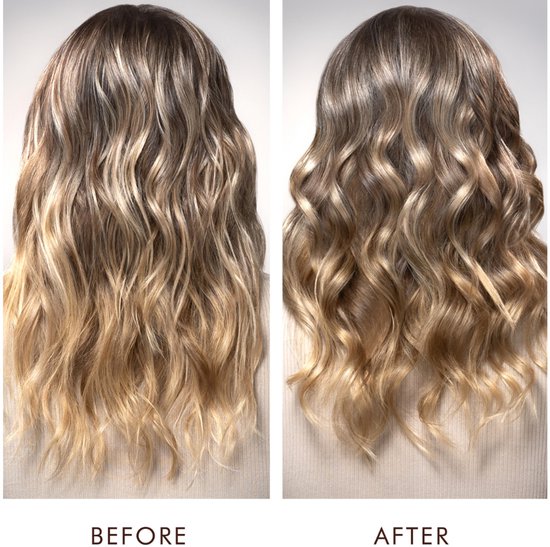 Voor en na foto van golvend, geblondeerd haar met highlights. Links het resultaat voor, rechts na gebruik van het product.