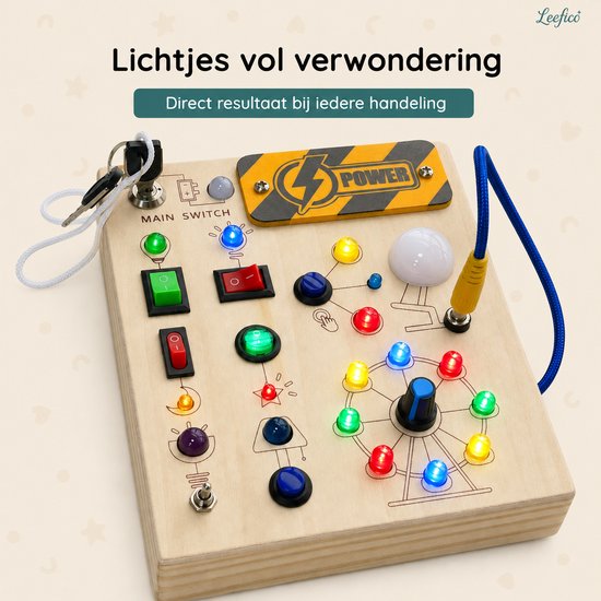 Houten activiteitenspeelgoed met oplichtende knoppen en een draaiknop.