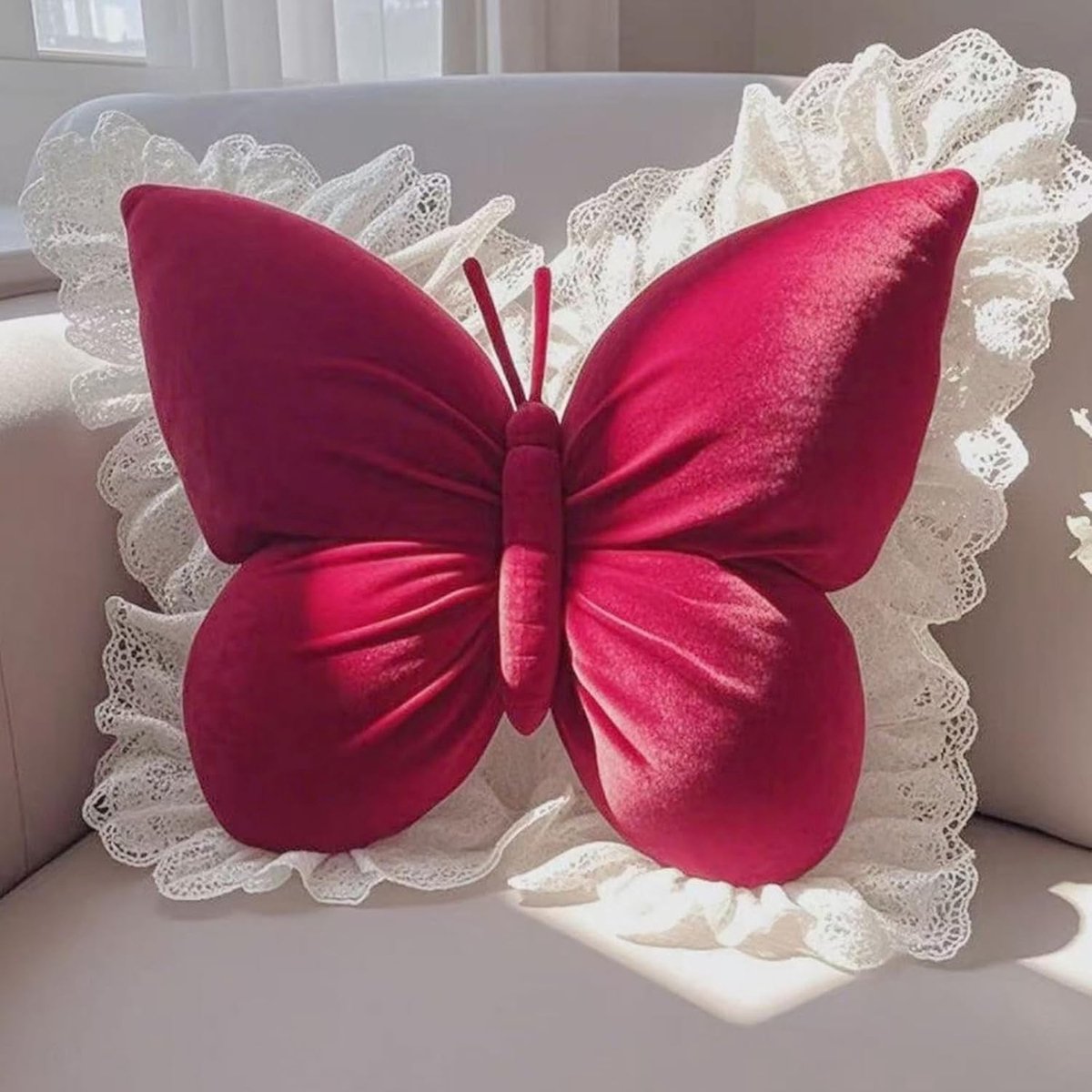 LISM-Een vlinderkussen met kanten versieringen, een schattig vlindervormig decoratief kussen Geschikt voor in huis, rood, 31×43 cm.