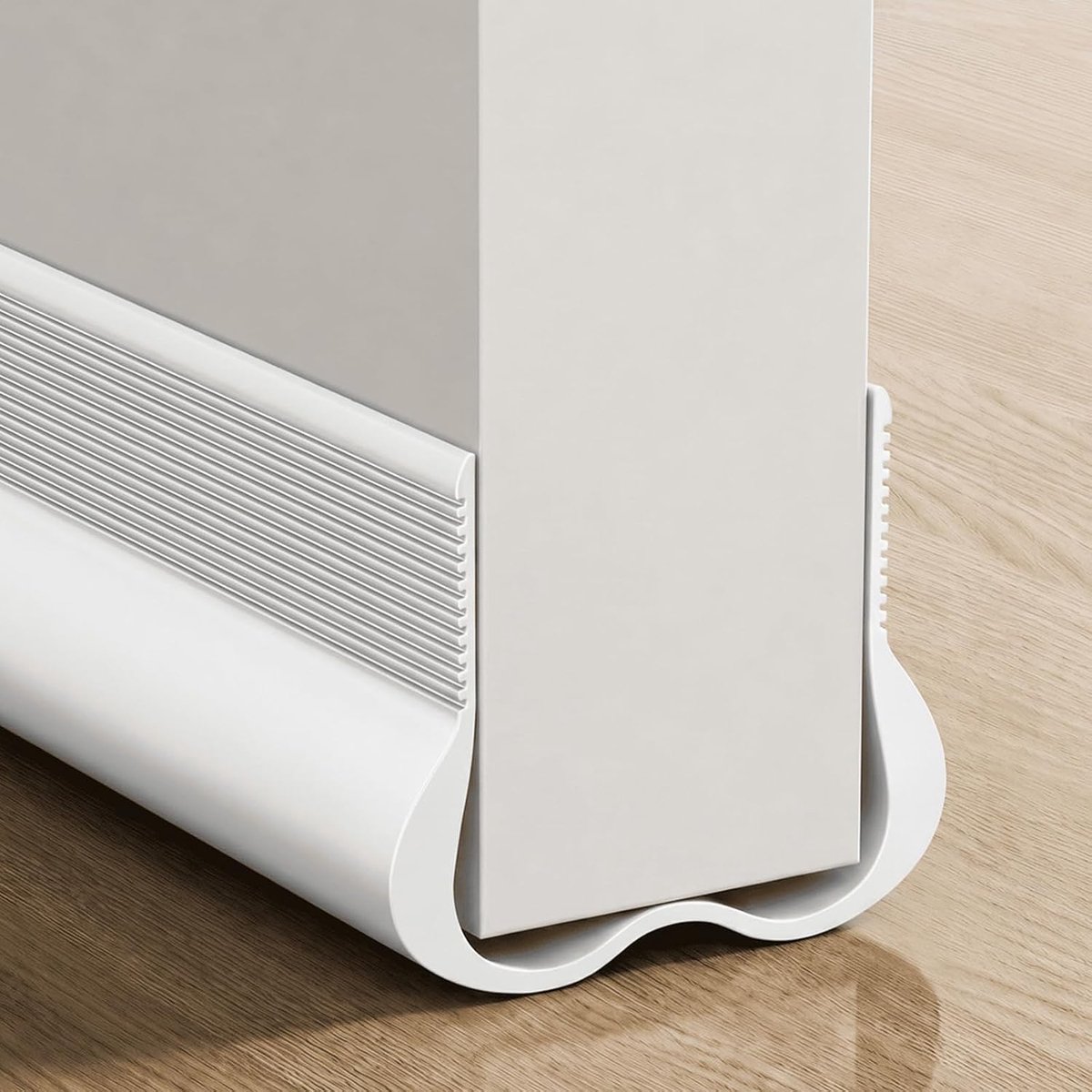 KZQ Zelfklevende tochtstrip van pvc voor deur, verstelbaar tot 93 cm, wit, met 30° boogontwerp voor soepele sluiting, beschermt tegen wind, stof, insecten en geluid