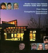 Kinder bauen ihre Schule