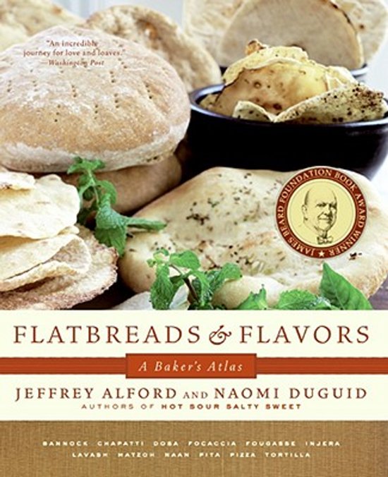 Boekomslag van 'Flatbreads & Flavors: A Baker's Atlas' met diverse platbroden, groen kruid en een prijsmedaille.