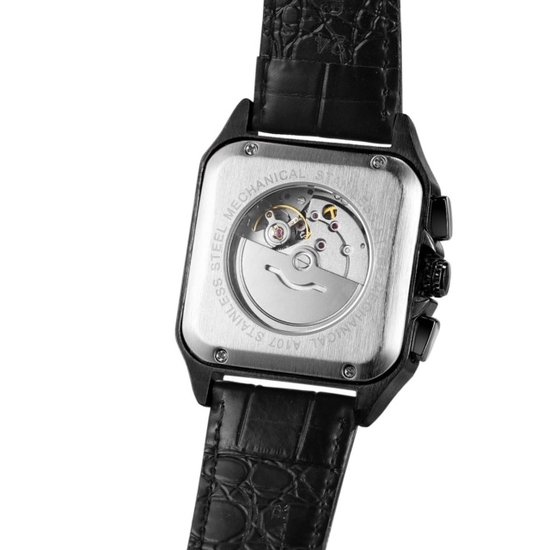 Achterkant van een vierkant zwart horloge met open uurwerk en zwarte krokodillenleren band.