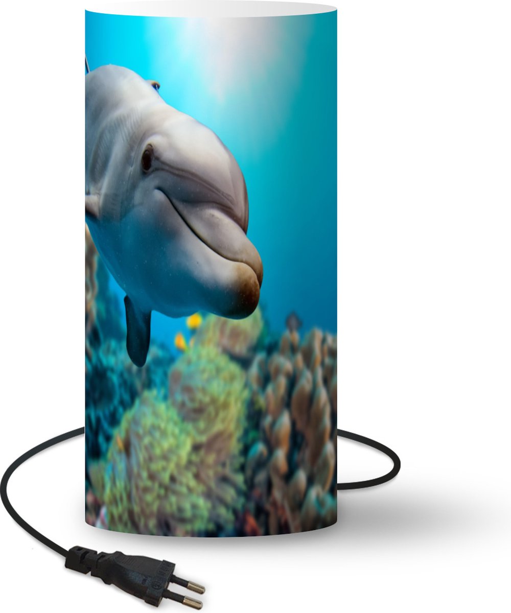 Lamp - Nachtlampje - Tafellamp slaapkamer - Dolfijn - Zee - Koraal - 54 cm hoog - Ø24.8 cm - Inclusief LED lamp