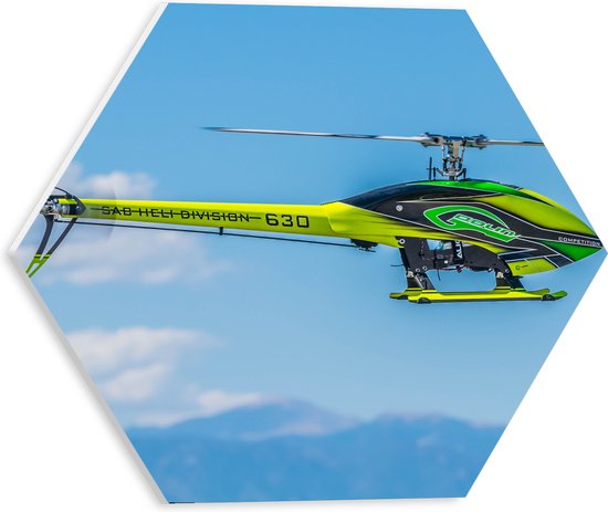 WallClassics - PVC Schuimplaat Hexagon  - Geel Groene Helikopter bij Wolken - 30x26.1 cm Foto op Hexagon (Met Ophangsysteem)