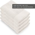 Stapel van vier crèmekleurige handdoeken met een witte band aan de bovenkant. Tekst: 100% KATOEN, 550 G/M² EN OEKO-TEX GECERTIFICEERD.