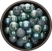 37x stuks kunststof/plastic kerstballen ijsblauw (arctic blue) 6 cm mix - Onbreekbaar - Kerstboomversiering/kerstversiering