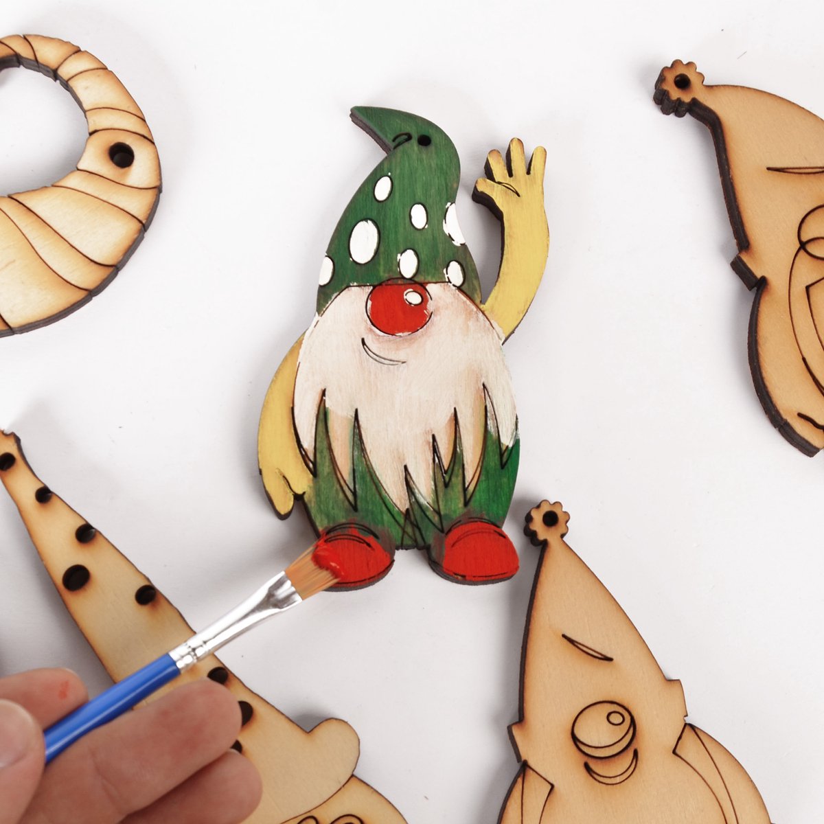 Maak gepersonaliseerde gehaakte kerstversieringen om o.a. in de boom te