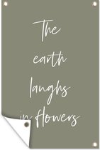 Tuinposter - Quotes - Bloemen - Aarde - Engels - Tekst - Spreuken - The earth laughs in flowers - 80x120 cm - Tuinschilderij - Schutting decoratie - Tuindoek - Buitenposter