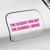 Bumpersticker - The Closer You Get The Slower I Drive - 4 X 14,8 - Roze