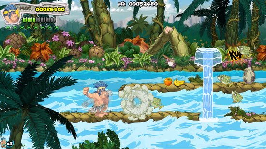 Mac springt over stenen in een jungle rivier. Game-interface met score en levens.