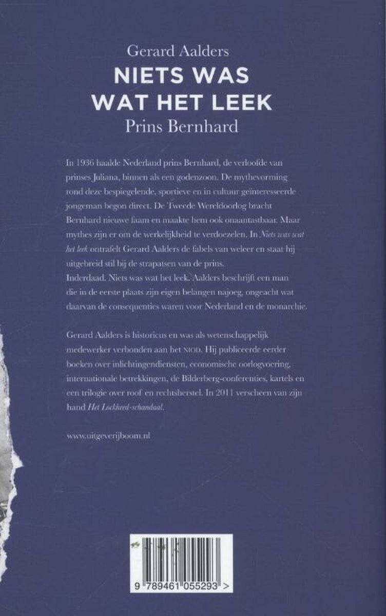 Achterkant boekcover van 'Niets was wat het leek' over Prins Bernhard. Bevat een biografie en een barcode.