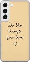 Leuke Telefoonhoesjes - Hoesje geschikt voor Samsung Galaxy S22 - Do the things you love - Soft case - TPU - Tekst - Geel