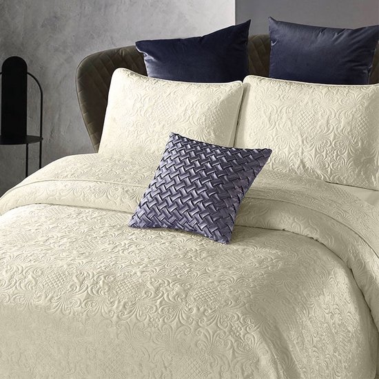 ROOM99 Feel Elegante Sprei in Crème, 240 x 260 cm - Veelzijdige Woondeken als Bedsprei of Banksprei, Quilt - Fluwelen Stijl, Ideaal voor Bed en Bank