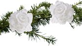 Kerstboom bloemen op clip - 2x stuks - wit besneeuwd -kunststof -10 cm