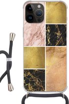 Geschikt voorApple Iphone 14 Pro Max - Crossbody Case - Marmer print - Rosé - Goud - Siliconen - Crossbody - Backcover met Koord - Telefoonhoesje met koord - Hoesje met touw