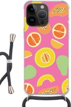 Geschikt voorApple Iphone 14 Pro - Crossbody Case - Fruit - Patronen - Roze - Siliconen - Crossbody - Backcover met Koord - Telefoonhoesje met koord - Hoesje met touw