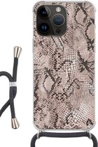 Geschikt voorApple Iphone 14 Pro - Crossbody Case - Dierenprint - Grijs - Zwart - Siliconen - Crossbody - Backcover met Koord - Telefoonhoesje met koord - Hoesje met touw
